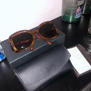 BRAND NEW- Unisex Persol Terra Di Siena Brown.